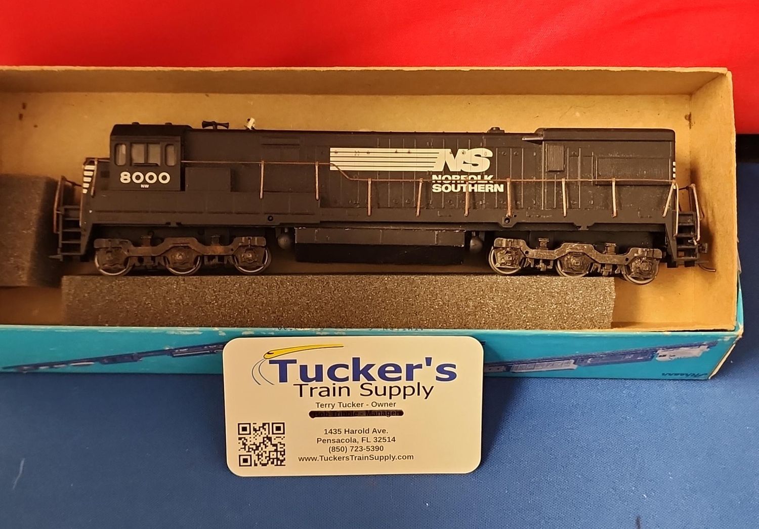 Used HO Athearn Diesel Locomotive NS Road #8000