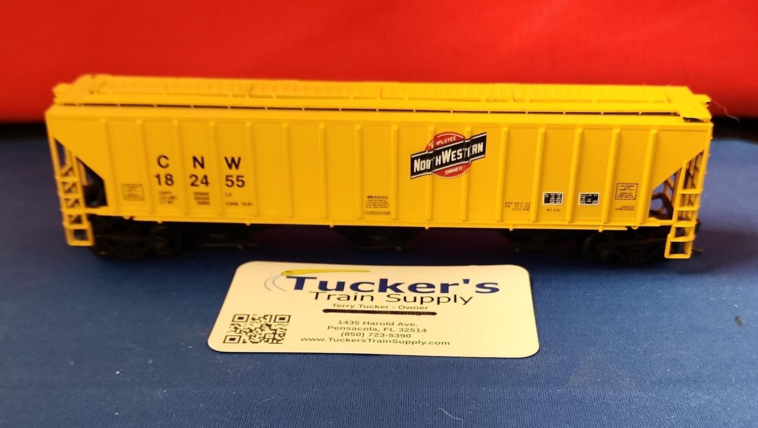 Used HO Athearn 55' Covered Grain Hopper Road# CNW 182455