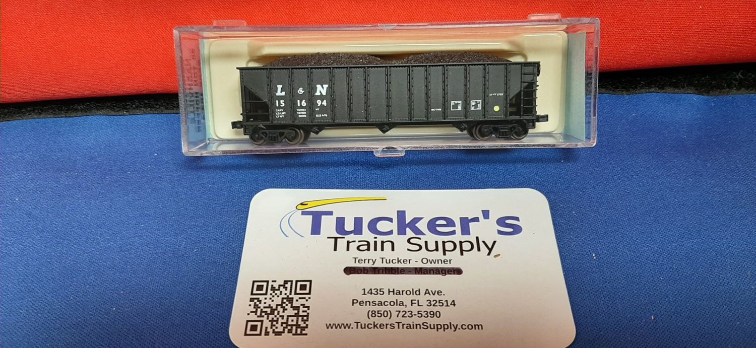 Used N Freight Yard 3-Door Hopper w/ Coal Load #151694