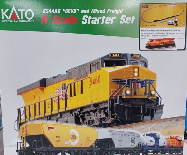 Kato N 106-0026 FEC ES44 + Mixed Starter Set