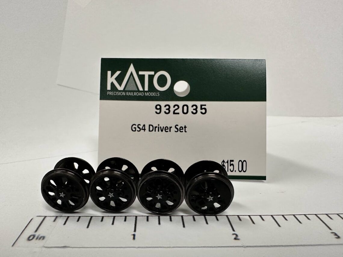 Kato N 932035 GS4 Driver set (Revised) – 3 Ungeared &amp; 1 Geared Driver with Traction Tire, hexagonal axle mounts (N-Scale) Search codes: NGS4 | Models used on: GS-4