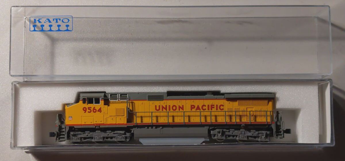 Used N Kato 176-3613 C44-9W UP Road #9564 (DC Only)