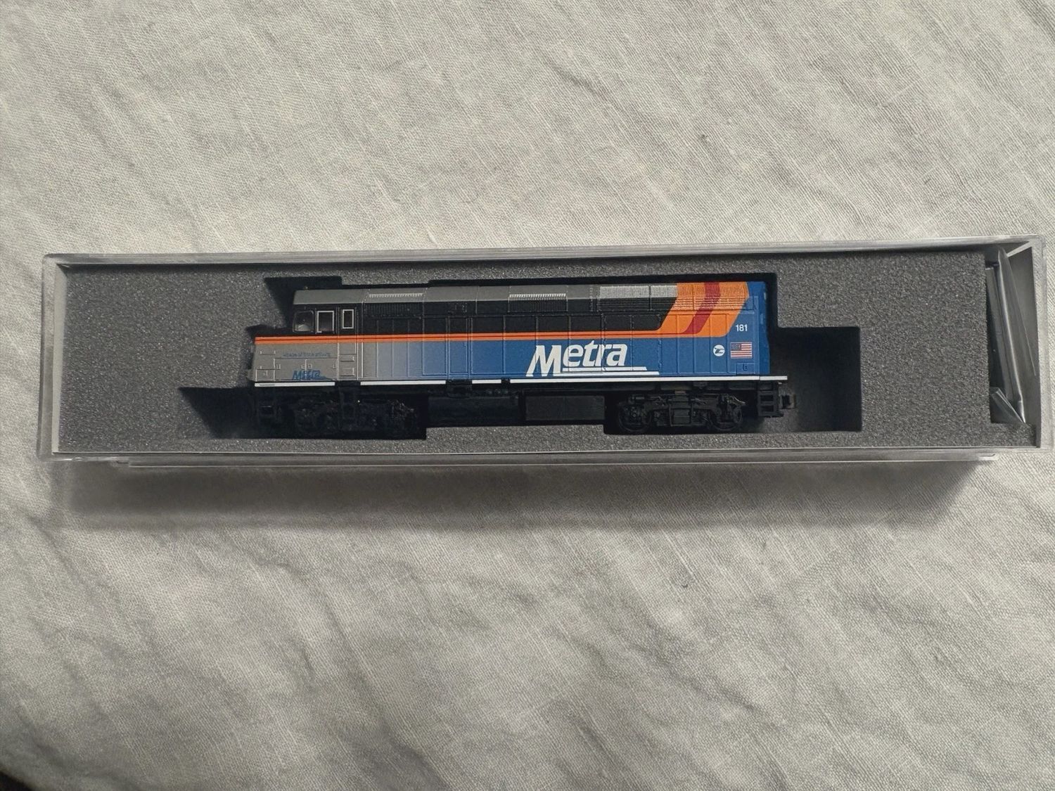 Used N Kato176-9106 F40PH METX #181 Chicago Metra "Village of Schaumburg"