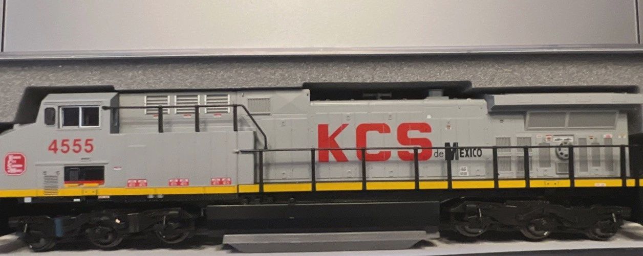 Kato N 176--7046 AC4400CW KCS de Mexico Road #4555