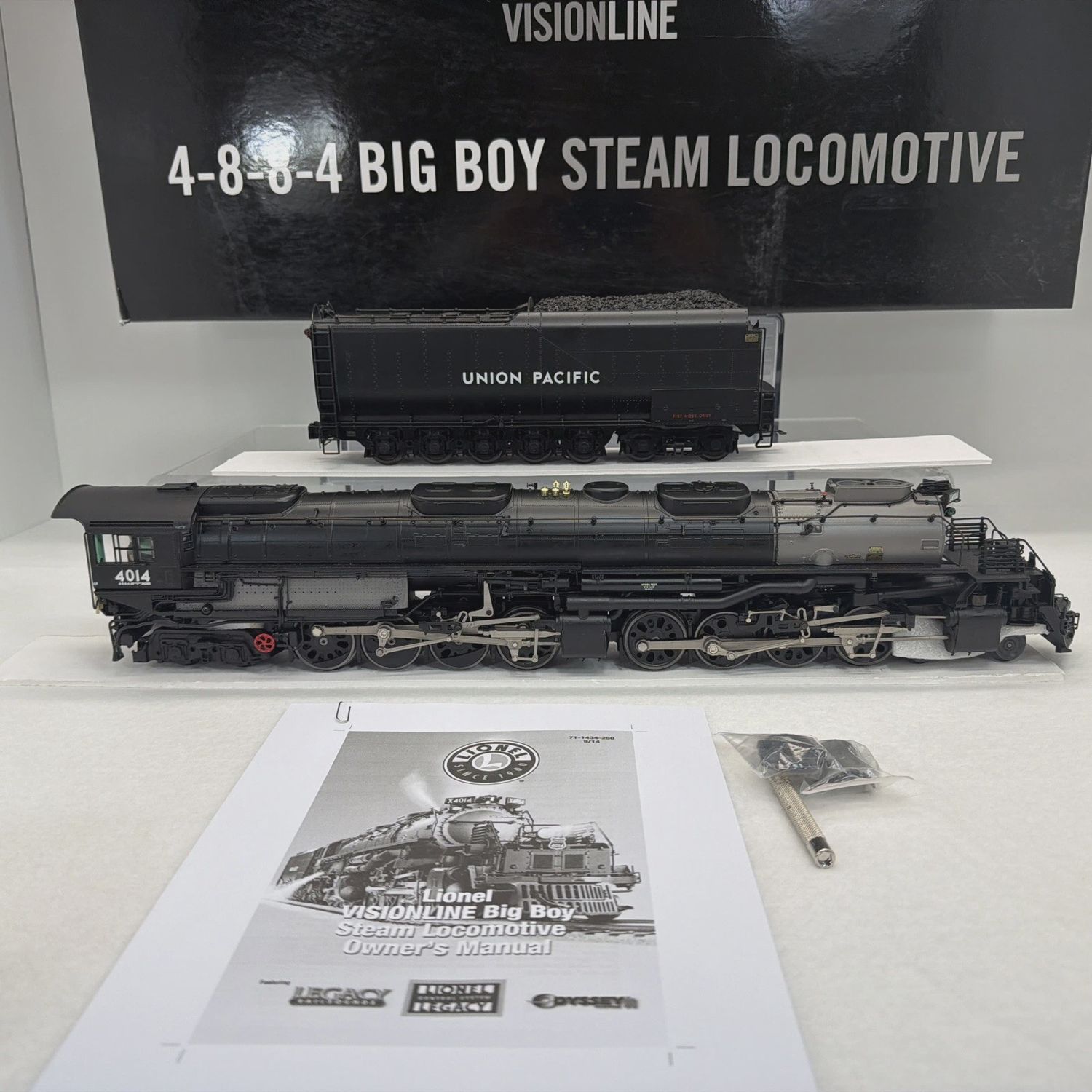 Used O Lionel 2331250 Legacy #4014 UP Big Boy 4-8-8-4 Steam Engine w/Oil Tender