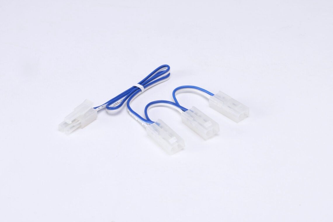 Kato N 24-833 3-Way Extension Cord (30 cm)
