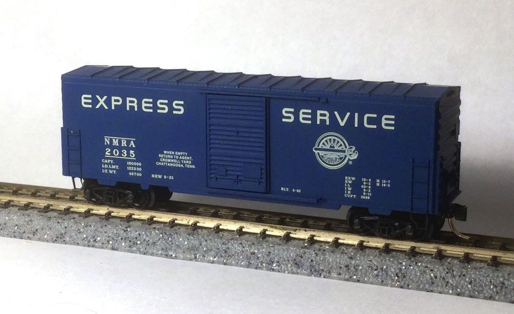 Used N Micro-Trains 40' Boxcar Express Service Road #NMRA 2035