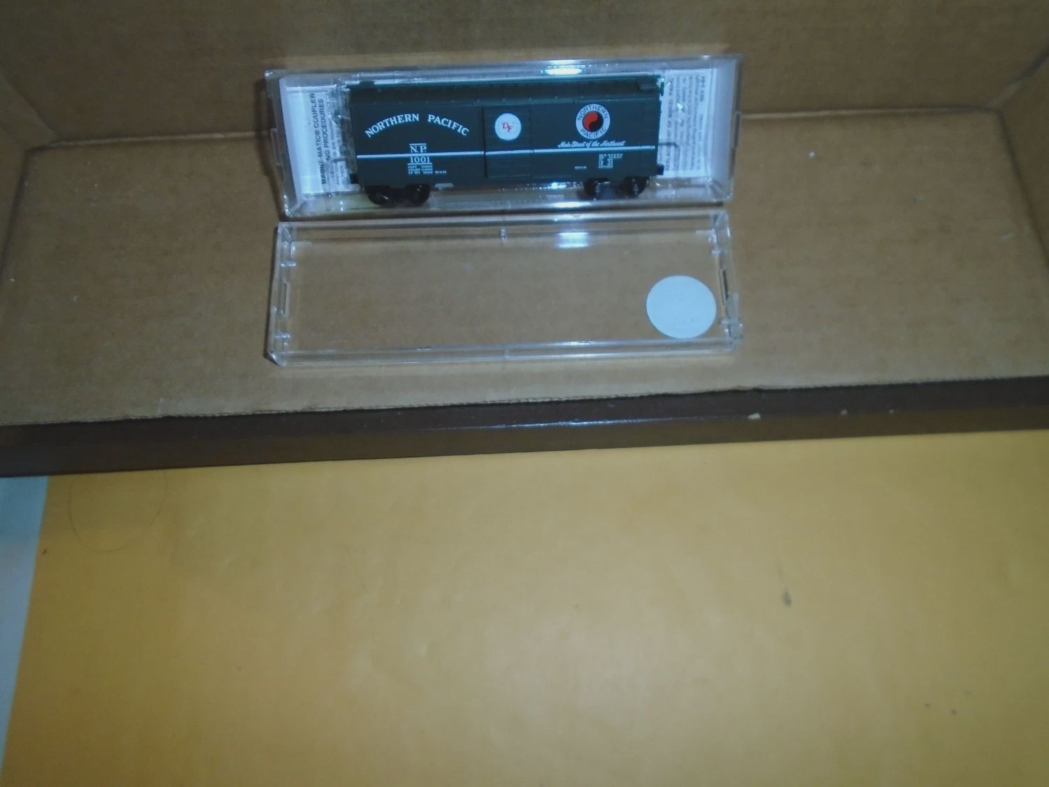 Used N Micro-Trains 40' STD Single Door Boxcar - #NP 1001
