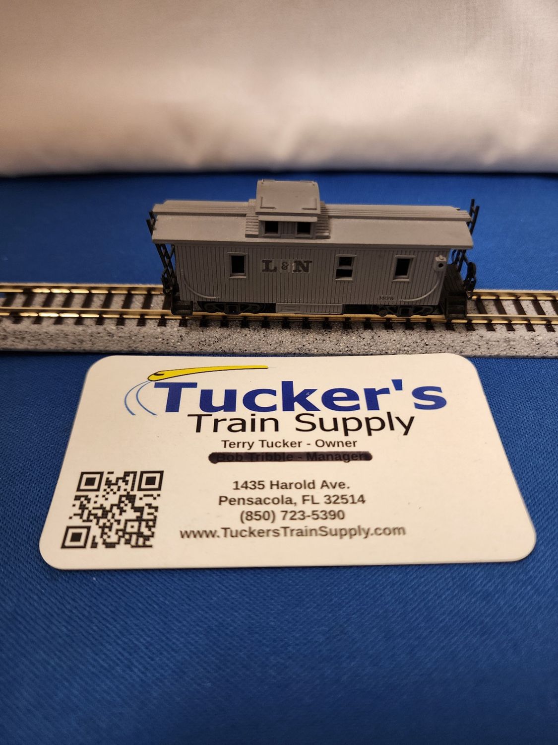 Used N Rapido 35' Caboose L&amp;N Custom Painted MOW No#