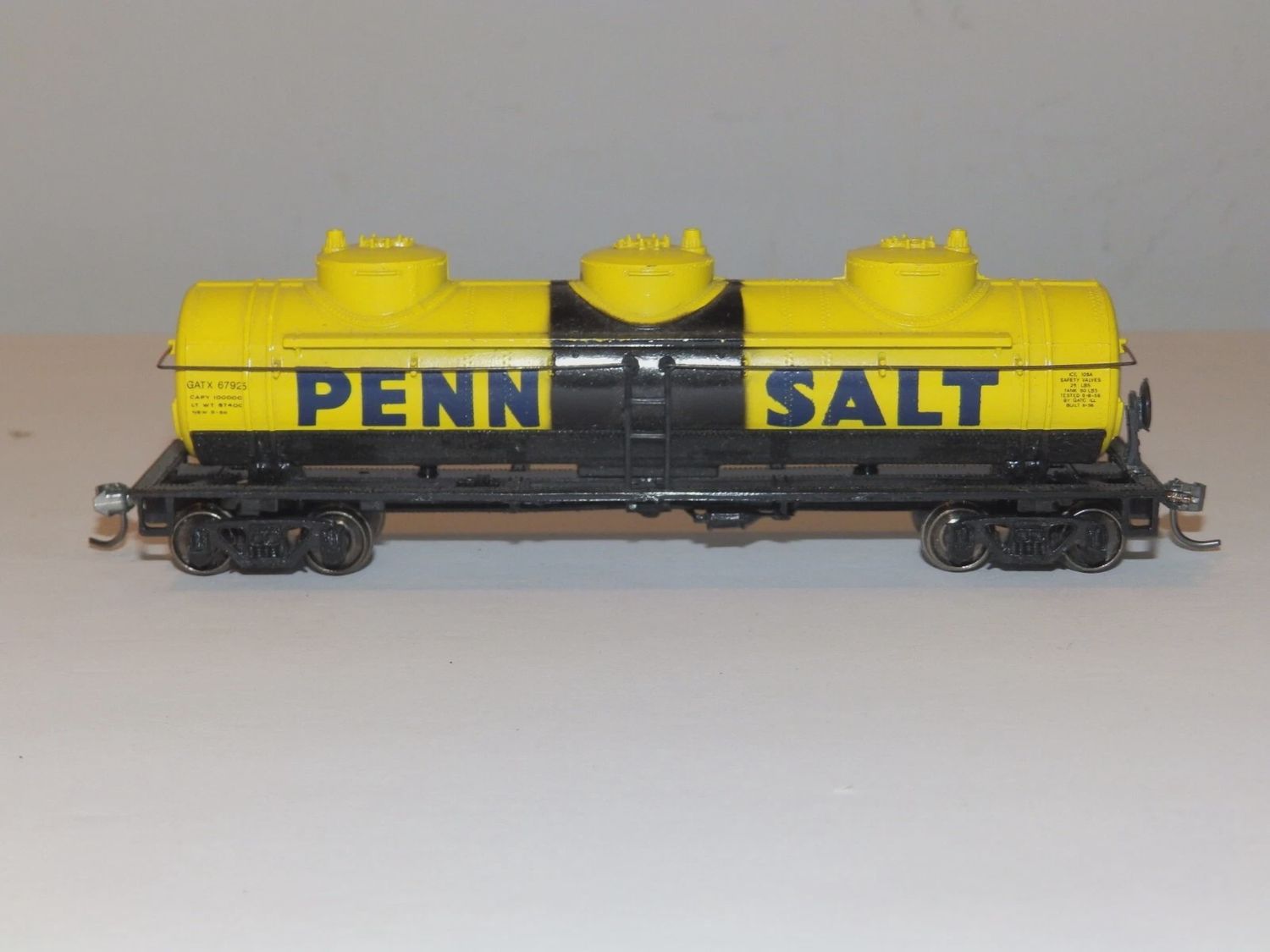 Used N Bachmann 40' 3 Dome Tank Car PENN SALT Road #GATX 67925