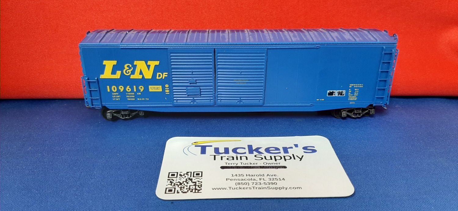 Used HO Kadee 52' Boxcar L&amp;N Road # 109619 w/Knuckle Couplers