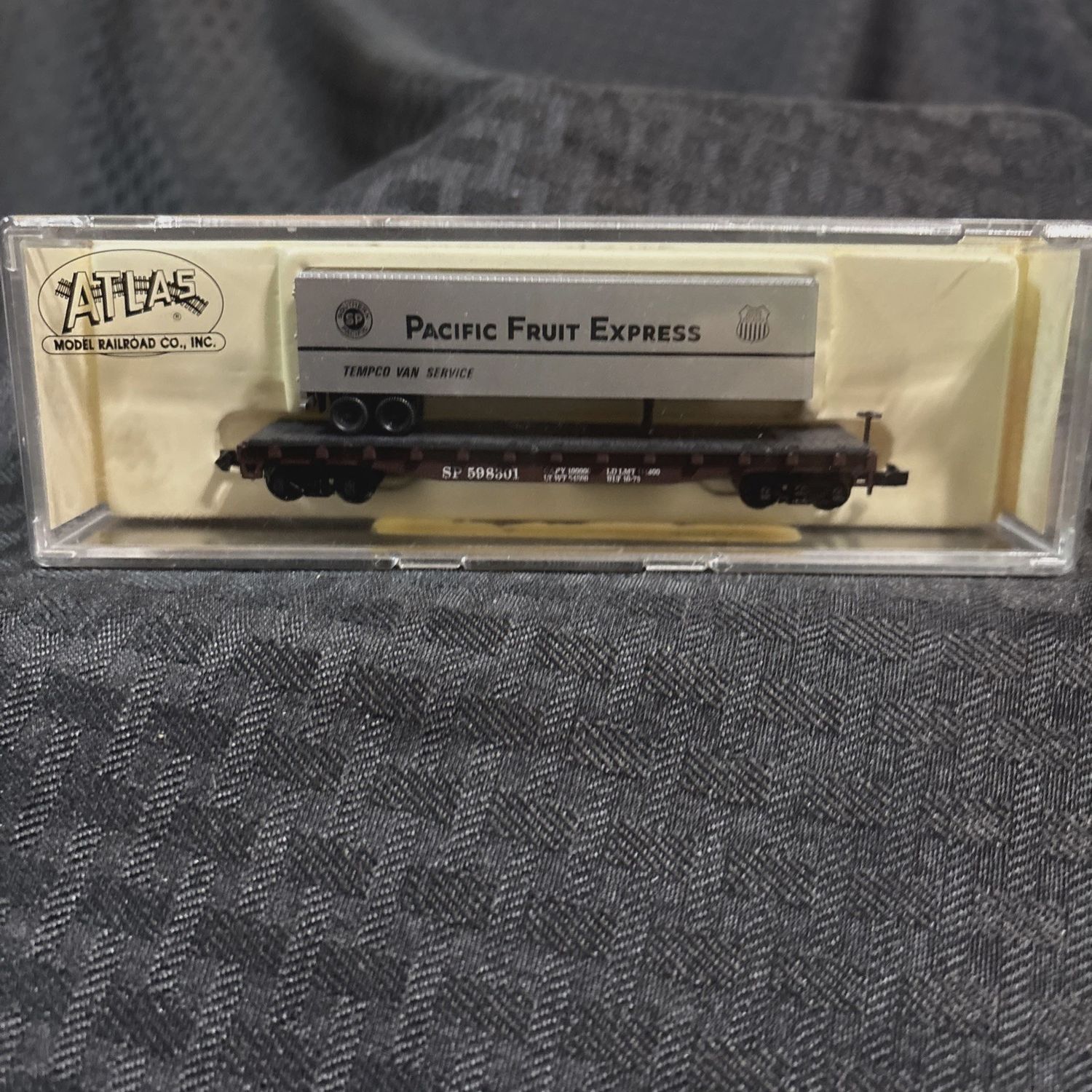Used N Atlas 3776 Southern Pacific PiggyBack Flat Car "Pacific Fruit" Road # SP 598301