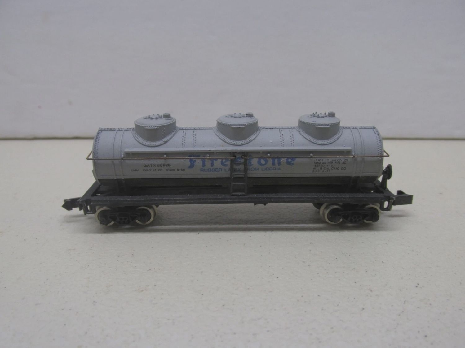 Used N Bachmann 3 Dome Tank Car "Firestone" GATX 30926 (C8)