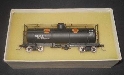 Used HO Varney Single Dome Tank Car Monsanto MONX 749