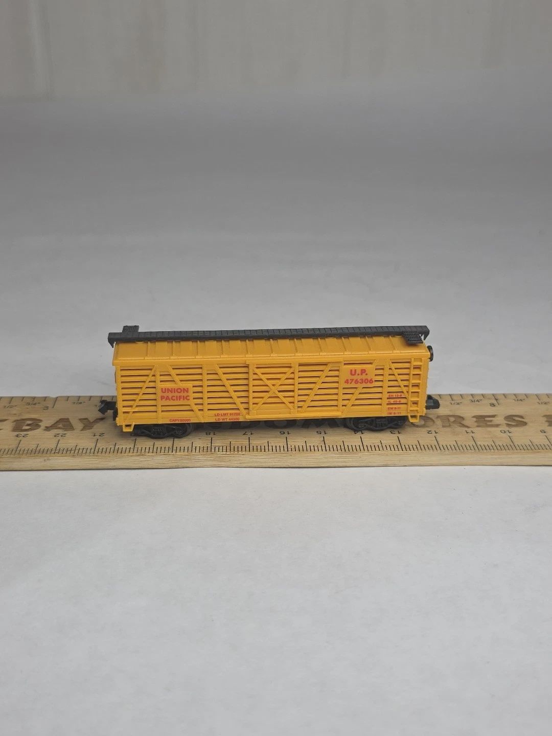 Used N Life-Like 42' Stock Car Road # UP 476306 (C6)