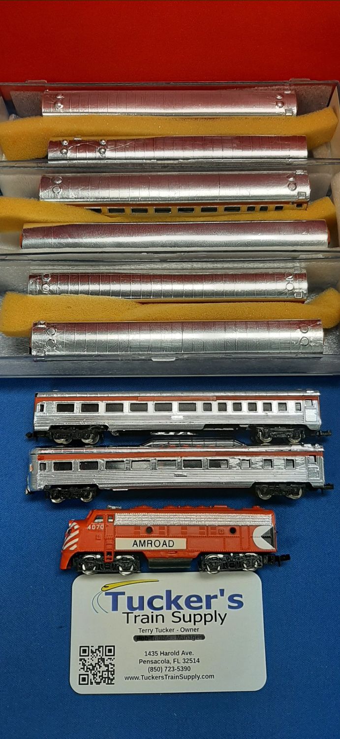 Used N Bachmann Train Set "Amroad" CP Road # 4070 (8-Passenger Cars and 1 Locomotive)