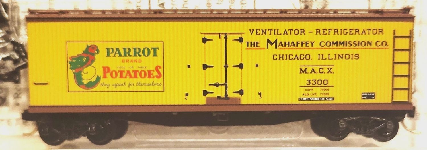 Micro-Trains N 49480 40' Double Sheathed Boxcar MACX 3300 (Parrot Brand Potatoes)