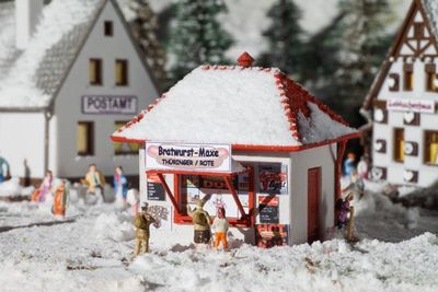 Vollmer N 770-47625 Hot Dog Henry Kiosk Kit