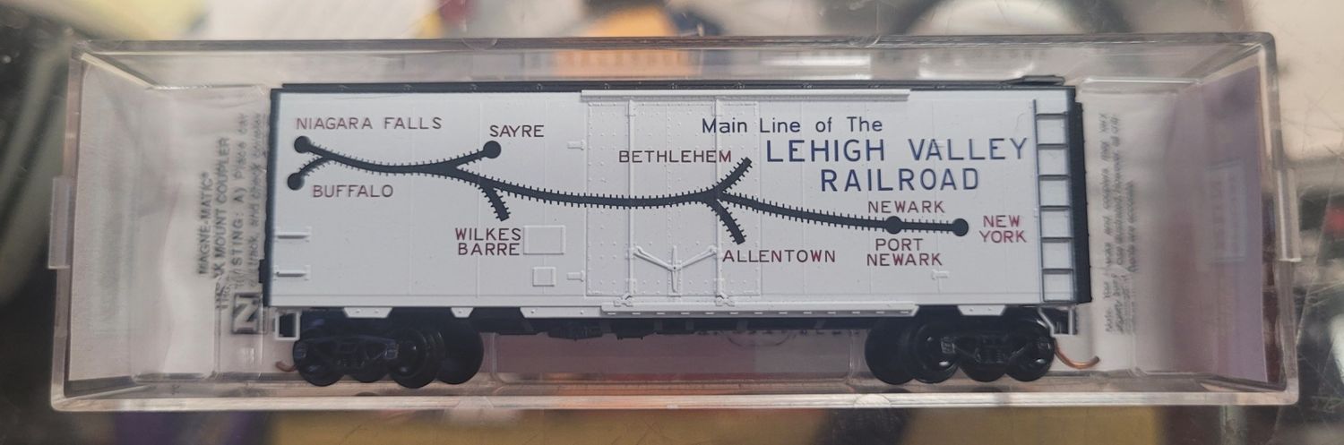 Used N Micro-Trains Special Run Lehigh Valley Rolling Billboard Car