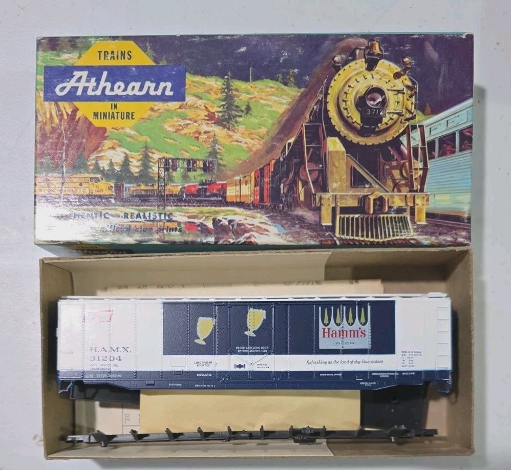 Used Athearn HO Scale Hamm's Beer 50' Plug Door Box Car Kit 5271 H.A.M.X. 31204