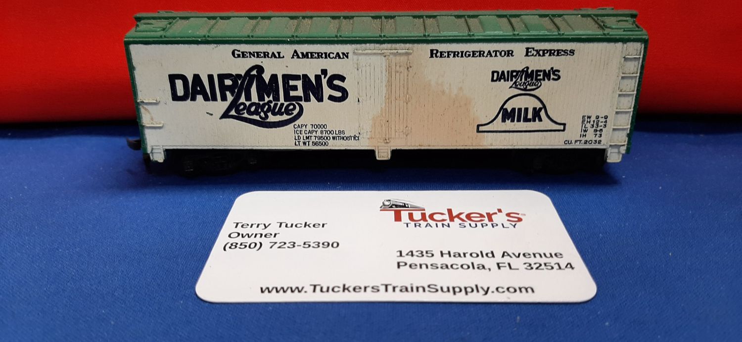 Used HO 'Dairymen's League" Refrig. Car -Missing Coupler; SOLD AS IS, No Warranty