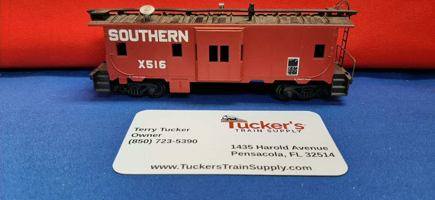Used HO "Southern" Caboose #X516 -Missing Couplers SOLD AS IS  No Warranty