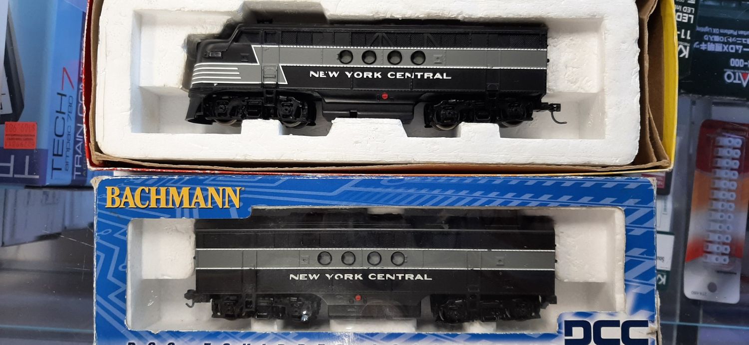 Used HO FT Bachmann "New York Central"  Units A &amp; B  No Road Number
