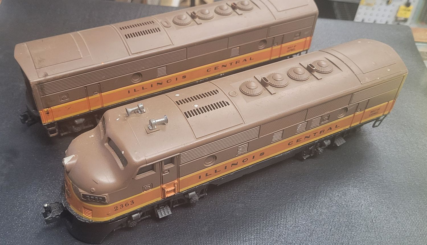 Used O Lionel Illinois Central F3A/B #2363