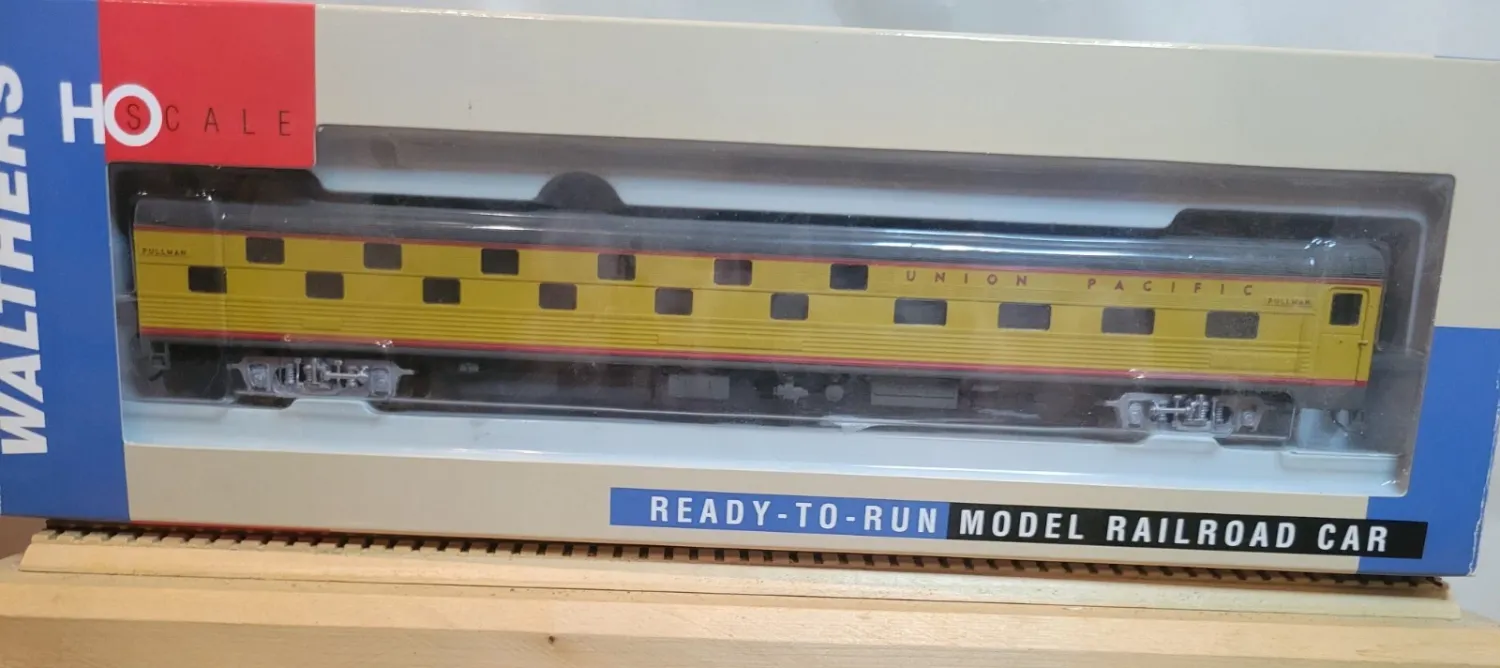 Used HO Walthers Like New 932-6374 85' Budd 24-8 Slumbercoach