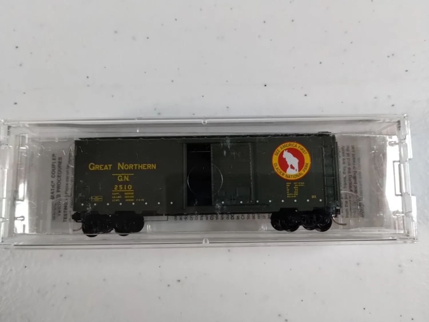 Micro-Trains Z 500 00 562 Great Northern 40' Standard Boxcar Single Door