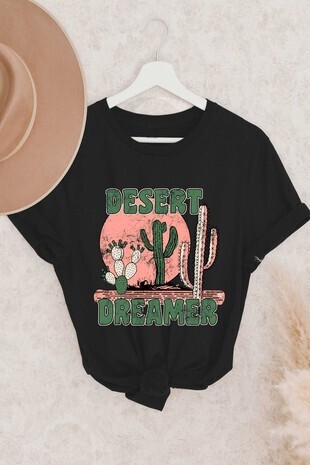 Curvy Desert Dreamer Graphic T