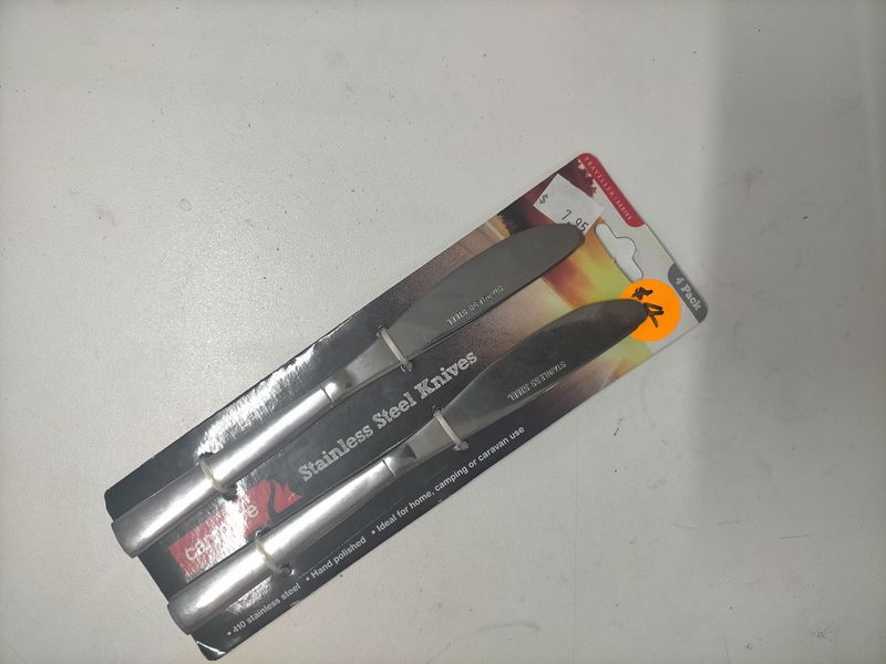 STAINLESS STEEL KNIVES. WAS $7.95 - NOW $4.00 (SP)