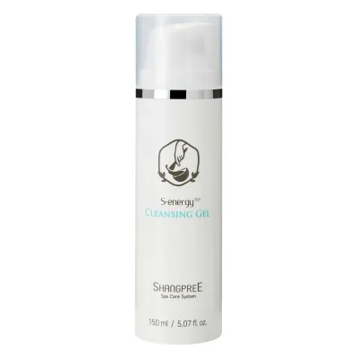 Shangpree S-Energy Cleansing Gel

The S-Energy range is based on the botanical complex Herb Blend, a patented extract containing 5 nutrients beneficial for the skin, with anti-inflammatory, antioxidant, soothing, astringent and moisturizing effects - lavender, sage, oregano, mint and bergamot. S-Energy Cleansing Gel from Shangpree has a gel-based formula with a delicate texture that effectively removes make-up, even waterproof makeup.
Order of use: 01 Cleaning &amp; make-up removal
Skin type: All skin types
Routine: Day routine | Evening routine
Skin concerns: Dehydration | Imperfections | Dry skin | Dull skin | Sensitive skin | Firmness | Redness | Anti-aging
For: Unisex
Size: 150 ml