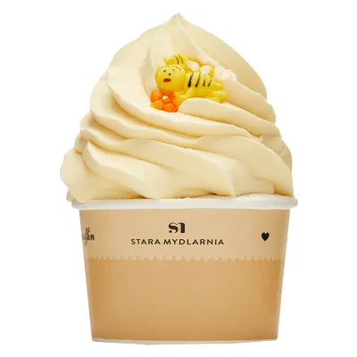 Stara Mydlarnia Bath Muffin Manuka
Stara Mydlarnia&#39;s Manuka Bath Muffin (200g) is enriched with shea and cocoa butter and natural avocado and coconut oils. The upper part consists of a cream - body scrub, and the lower part is effervescent and melts in the warm water, perfuming it with a delicious aroma. The bath cream cares for, nourishes and hydrates the skin. Careful! Cosmetic product, not to be used for food purposes. Do not eat!
Clean bodycare | Eco-friendly | Vegan
For: Women | Men | Unisex