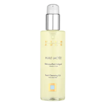 Pier Auge Huile Lactée Total Cleansing Oil

Cleansing oil for face and eyes, suitable for all skin types, 200 ml

With a delicate formula, Pier Augé Huile Lactée Total Cleansing Oil has a unique texture that transforms into cleansing milk on contact with water, removing all types of make-up, even waterproof or transfer-resistant. Enriched with macadamia oil and apricot oil, it cleanses the skin without aggresing it, leaving it supple, clean and hydrated.
Order of use: 01 Cleaning &amp; make-up removal
Skin type: Normal skin | Oily skin | Combination skin | Dry skin | Sensitive skin | Wrinkles and mature skin | All skin types
Routine: Day routine | Evening routine
Skin concerns: Wrinkles | Dehydration | Pigmentation spots | Dry skin | Dull skin | Sensitive skin | Redness | Couperose | Anti-aging
For: Unisex
Size: 200 ml