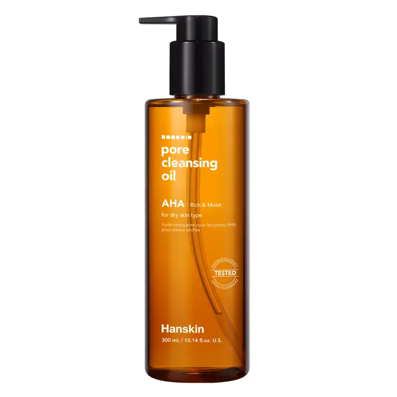 Hanskin AHA Pore Cleansing Oil

Skin type: Dry skin | Sensitive skin | All skin types
Routine: Day routine | Evening routine
Skin concerns: Blackheads | Dilated pores | Dehydration | Imperfections | Dry skin | Dull skin | Sensitive skin | Firmness
For: Women | Men | Unisex
Size: 300 ml

Hanskin AHA Pore Cleansing Oil (300ml) purifies, cleanses and exfoliates the skin in one go. Perfect even for dry skin, the formula with natural ingredients and alpha-hydroxy acids (AHA) cleanses and hydrates the skin. The formula is delicate and effectively removes make-up, smoothes skin texture and removes impurities from pores without leaving greasy residue. Just one gesture and the pores are minimized, the skin is cleaner, brighter and more hydrated.

Benefits:
• Plant-based ingredients and alpha-hydroxy acids (AHAs) that hydrate the skin. and removes make-up, smoothes skin texture and removes impurities from pores without leaving a greasy residue.
• Contains AHAs such as lactic acid and glycolic acid, which gently exfoliate the skin and clean pores.
• Nourishing oils hydrate the skin.
• Effectively removes all types of makeup, including waterproof makeup.
• Easy-to-use pump ensures hygienic and precise application.

Active ingredients:
• Lactic acid: a mild AHA acid that dissolves dead cells with a moisturizing effect.
• Glycolic acid: an AHA acid that evens skin texture and cleans pores.
• Sunflower seed oil: rich in vitamin E, has anti-aging benefits.
• Jojoba oil: improves texture and moisturizes the skin.

100% Clean Beauty:
• No parabens
• No dyes
• No artificial fragrance
• Alcohol-free