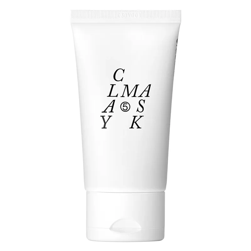 Shangpree Easy Clear Clay Mask

Do you want skin without visible pores, acne or excess sebum? Test the Korean Shangpree Easy Clear Clay Mask with kaolin and solum diatomae (diatomaceous earth). Clinical studies conducted at the Korean Institute of Dermatological Sciences have proven its effectiveness: it reduces blackheads by 27.91%, reduces sebum by 24.60% and visibly shrinks pores by 19.08%. With just one application a week, the skin is clean and bright. It's like getting a facial treatment at the SPA, right in the comfort of your home. Formulated with ingredients renowned for their ability to cleanse impurities and control sebum production, the mask minimizes and unclogs pores. Your skin will be cleaner, smoother and incredibly refreshed.

Order of use: 04 Mask
Skin type: Normal skin | Oily skin | Combination skin | Dry skin | Sensitive skin | All skin types
Routine: Day routine | Evening routine
Skin concerns: Acne | Blackheads | Oily skin | Dilated pores | Excess sebum
For: Women | Men | Unisex
Size: 70 ml