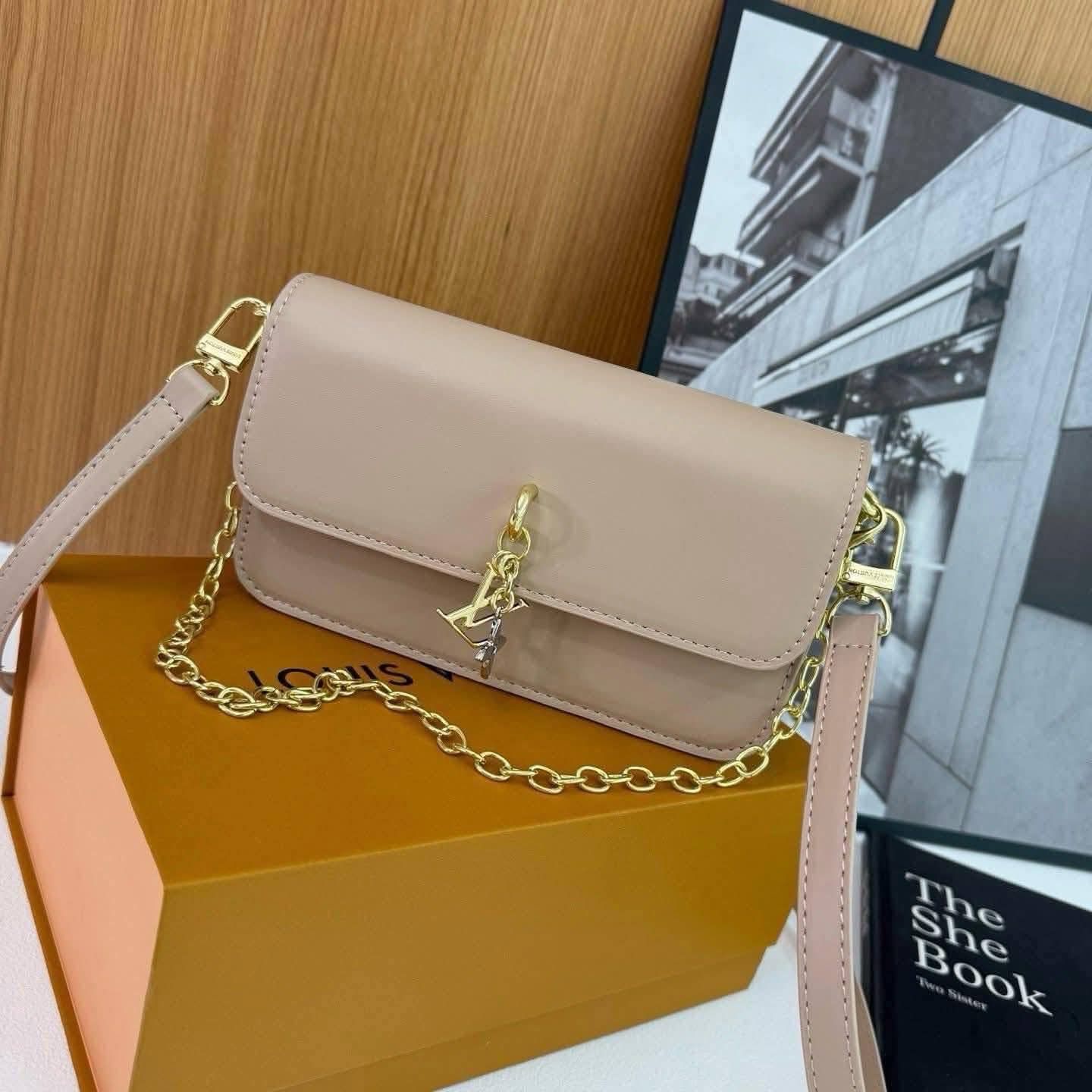 Nude lV