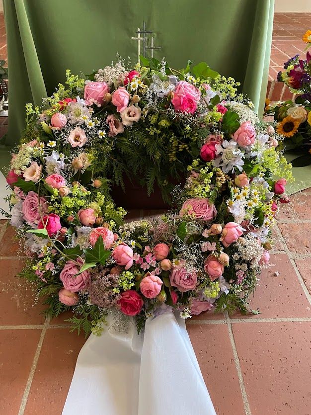 Romantischer Trauerkranz in Rosa und Weiß - ab 150,00