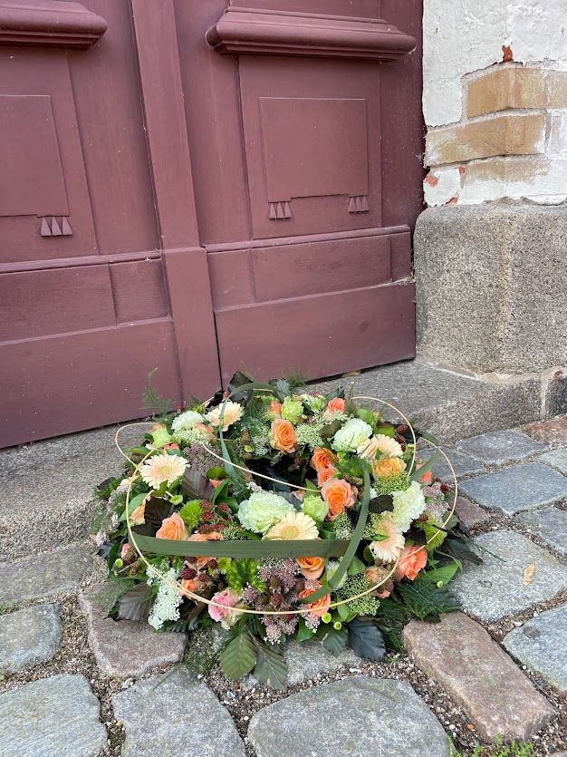 Trauerkranz in Apricot und Grün - ab 150,00