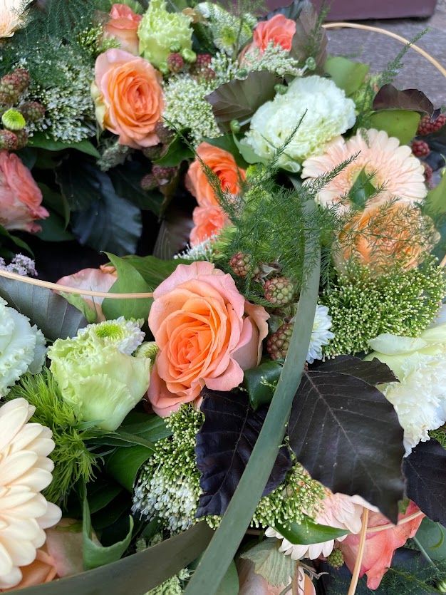 Trauerkranz in Apricot und Grün - ab 150,00