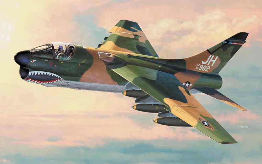 Hasegawa - 1/48 Modern U.S. Jet Attacker, A-7D Corsair Ii &quot;Vietnam Scheme&quot;