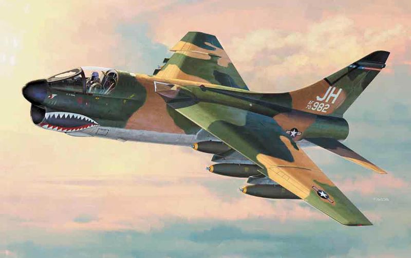 Hasegawa - 1/48 Modern U.S. Jet Attacker, A-7D Corsair Ii &quot;Vietnam Scheme&quot;