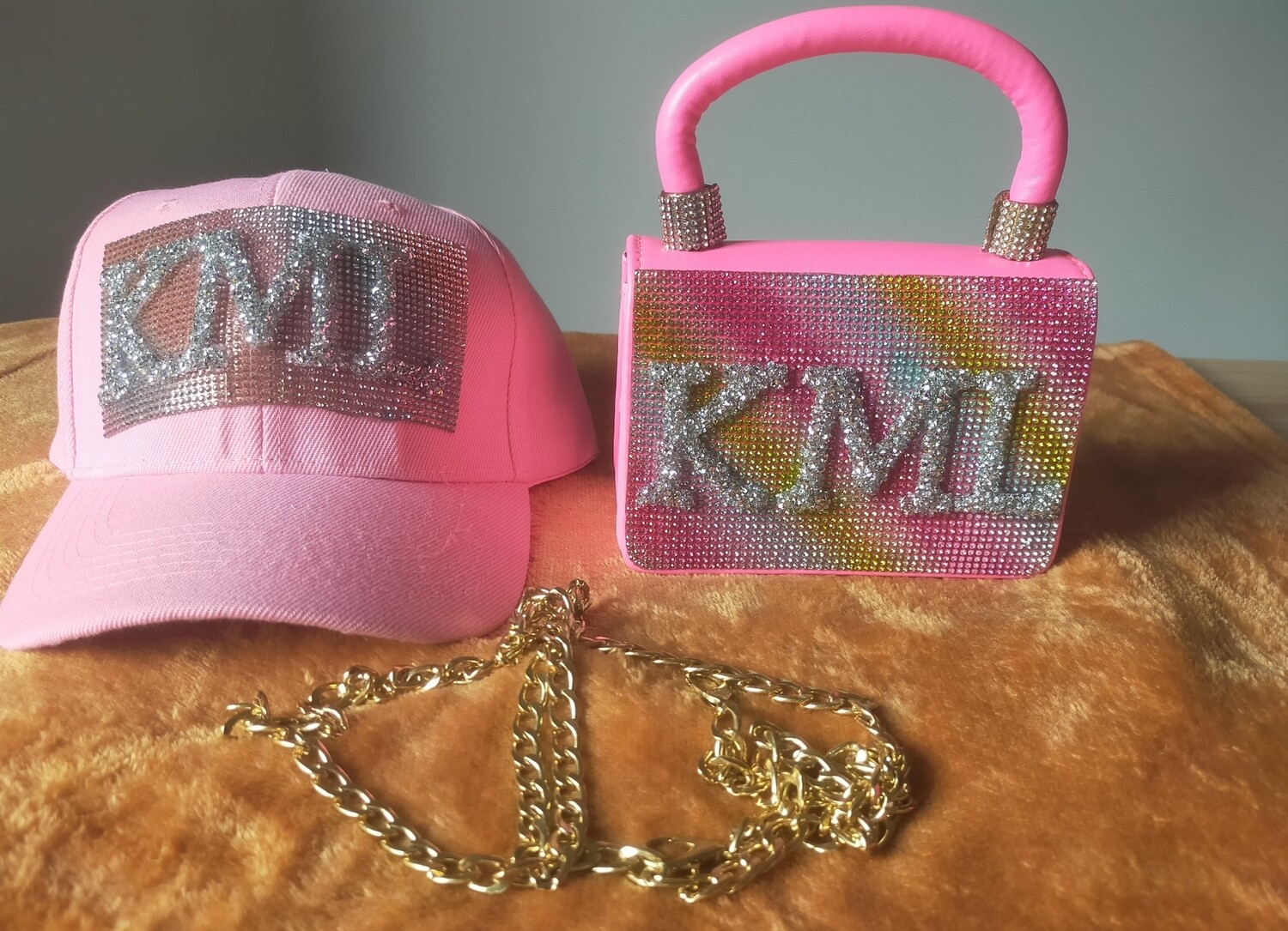 Ensemble casquette et sacs à main