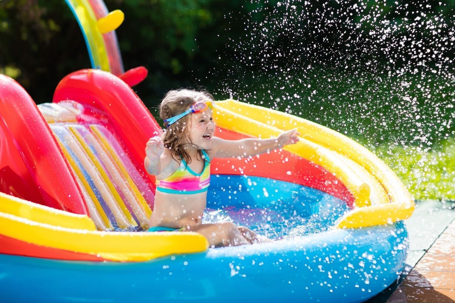 RAINBOW WATERSIDE W/LOTS OF FUN PLAY AREA