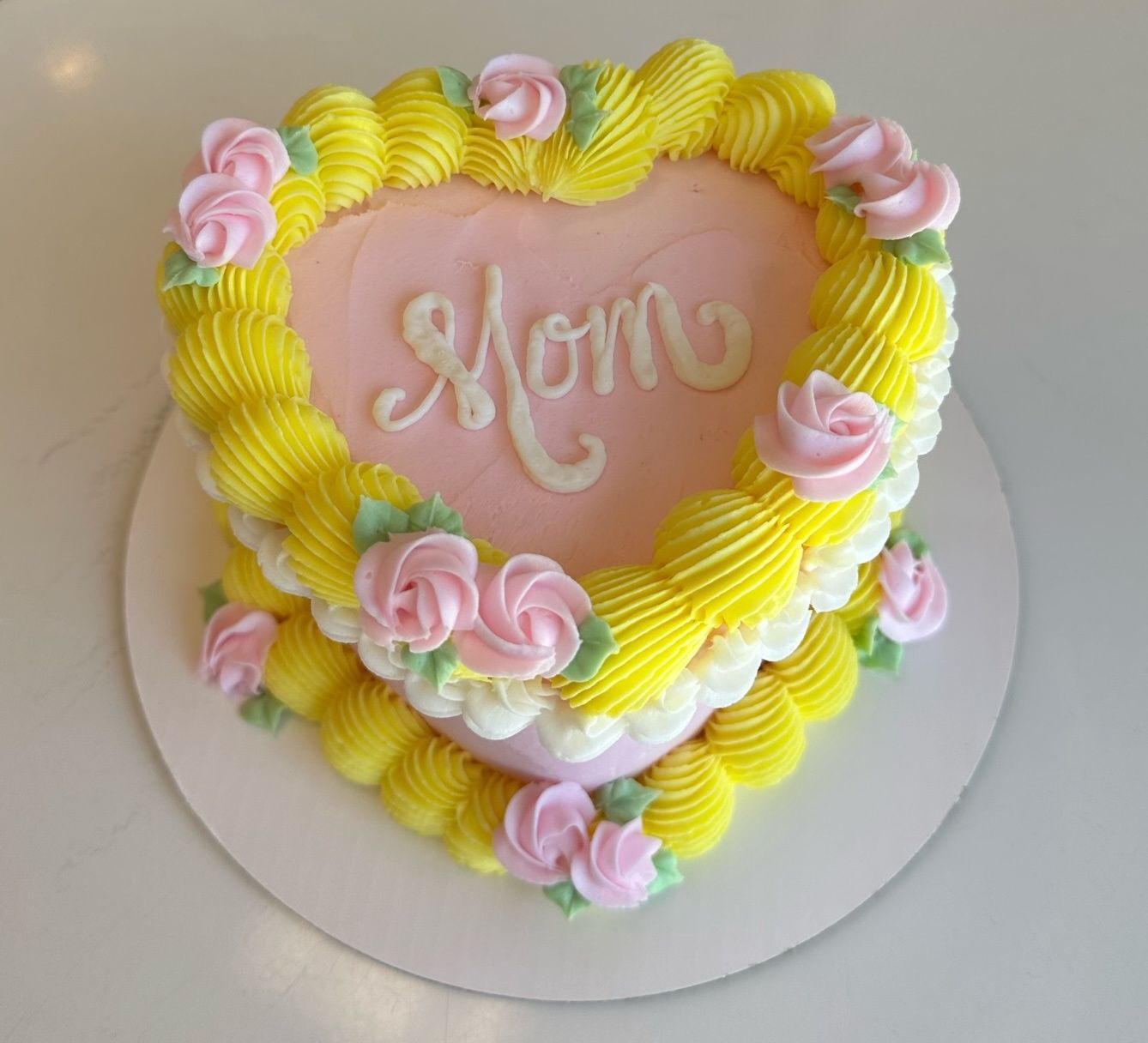 Mother&#39;s Day Heart Cake