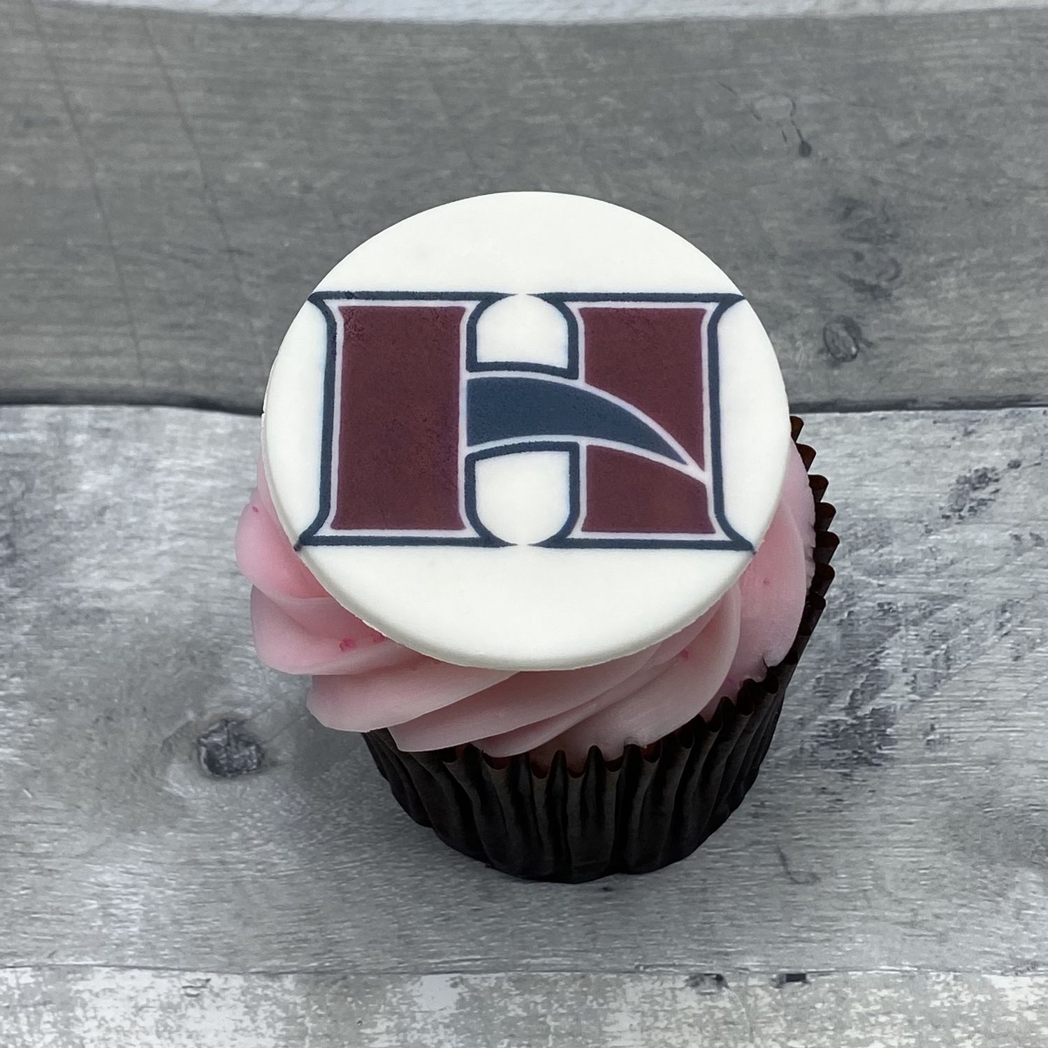 Graduation Cupcake with School Logo - School HI