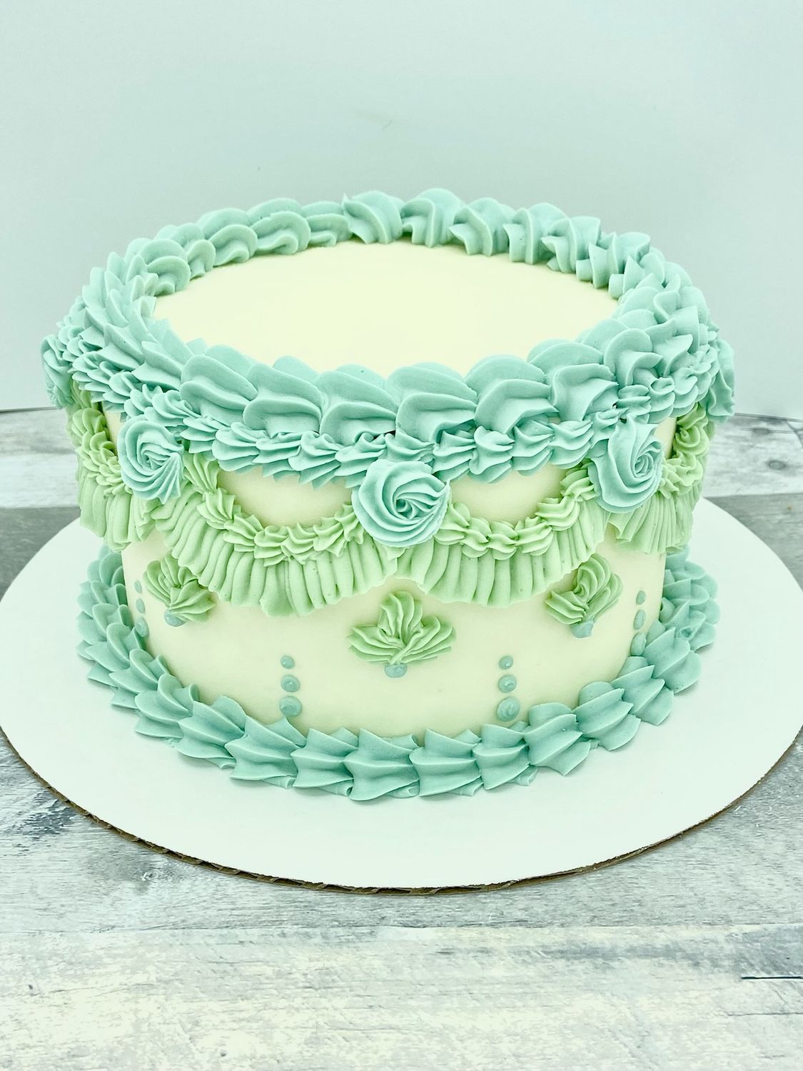 Vintage Round Cake - Choose Your Colors