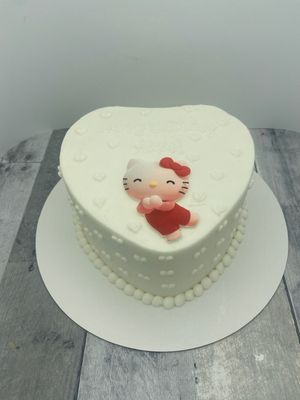 Hello Kitty Heart Cake
