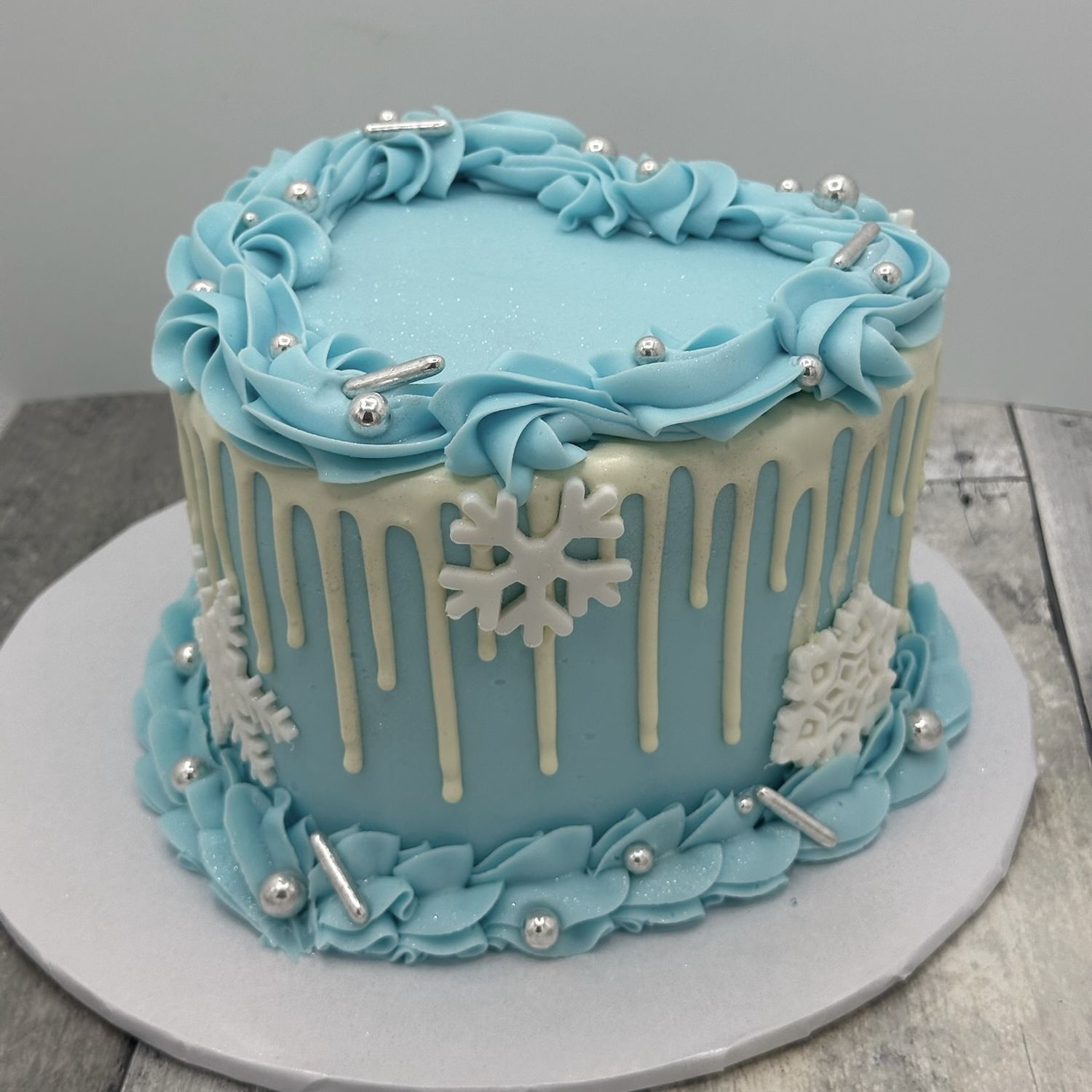 Winter Wonderland Christmas Heart Cake